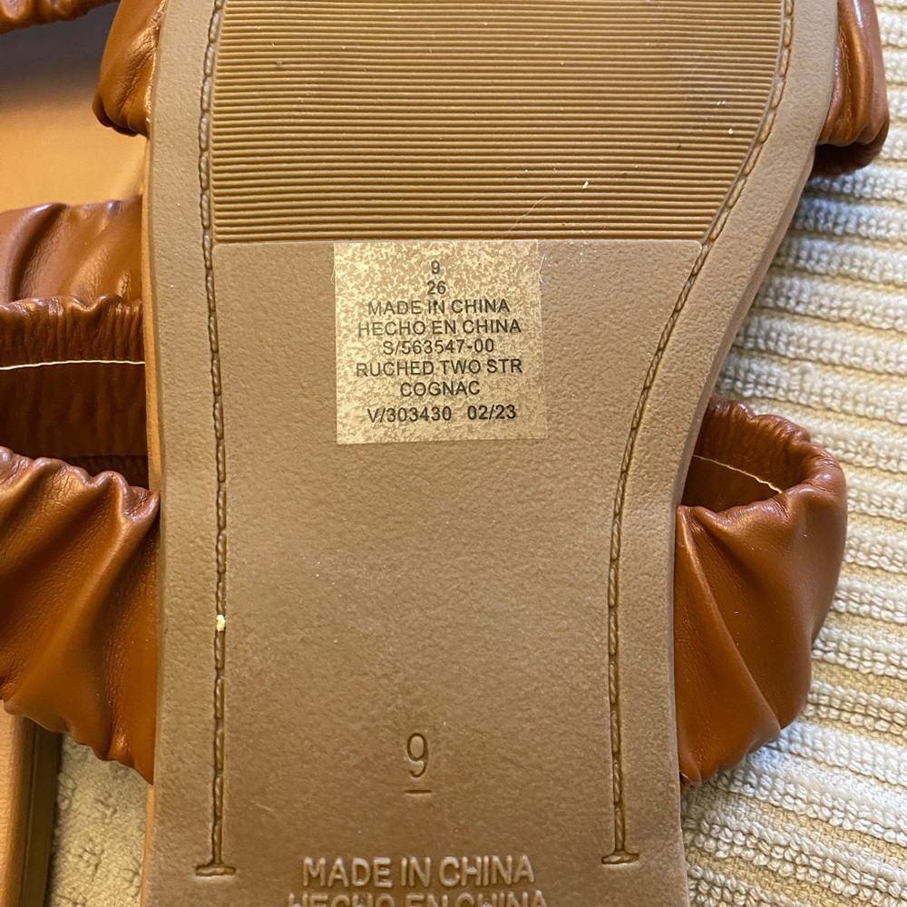 Old Navy Sandals - Picture 2 of 7